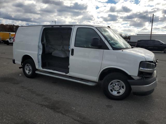 1GCWGAFP2R1263453 - 2024 CHEVROLET EXPRESS G2 თეთრი ფოტო 4