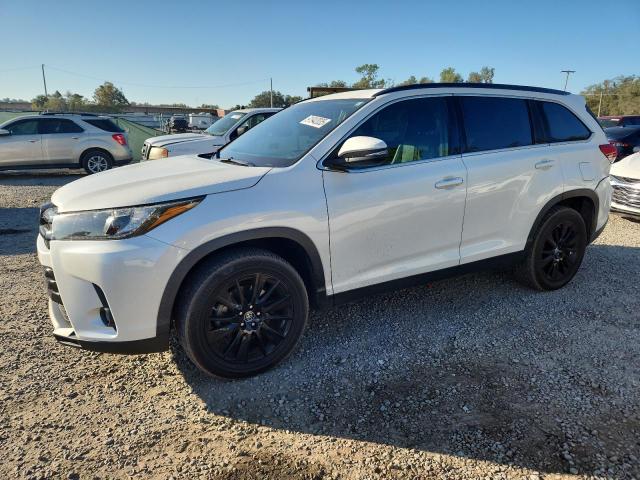 2019 TOYOTA HIGHLANDER SE, 