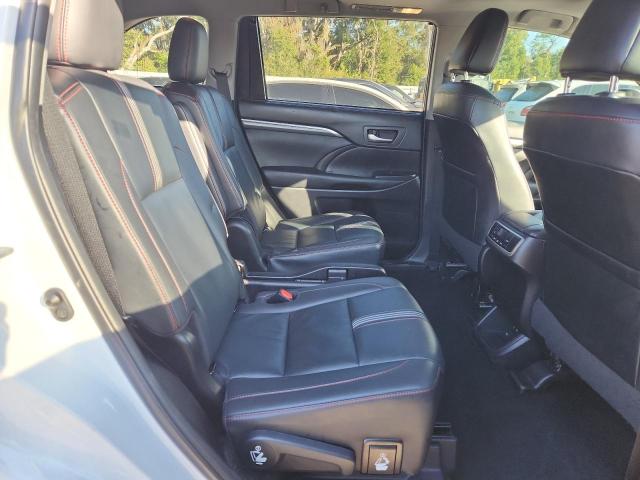 5TDKZRFH4KS573659 - 2019 TOYOTA HIGHLANDER SE WHITE photo 11