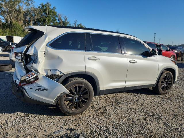 5TDKZRFH4KS573659 - 2019 TOYOTA HIGHLANDER SE WHITE photo 3