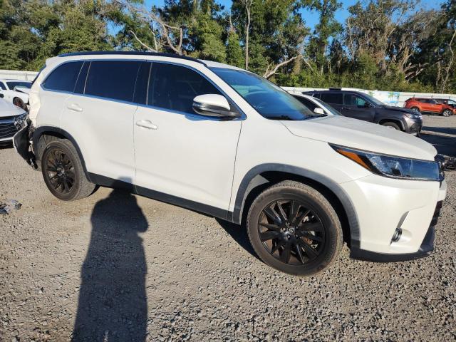 5TDKZRFH4KS573659 - 2019 TOYOTA HIGHLANDER SE WHITE photo 4