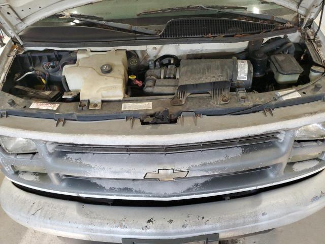 1GCHG35R521233358 - 2002 CHEVROLET EXPRESS G3 WHITE photo 11