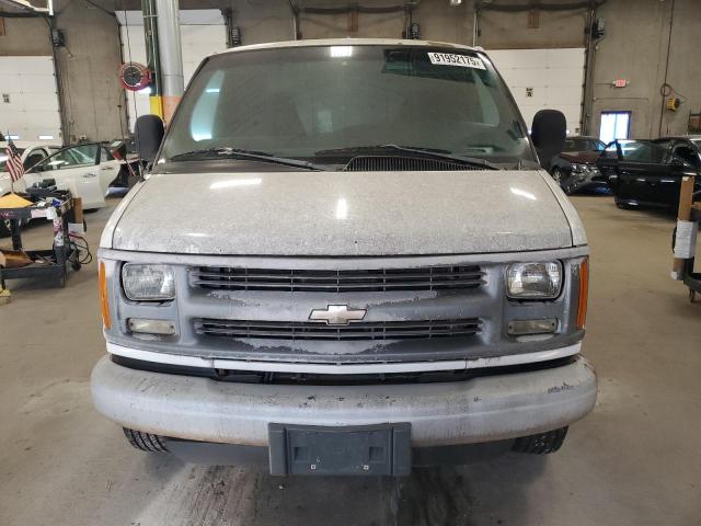 1GCHG35R521233358 - 2002 CHEVROLET EXPRESS G3 WHITE photo 5