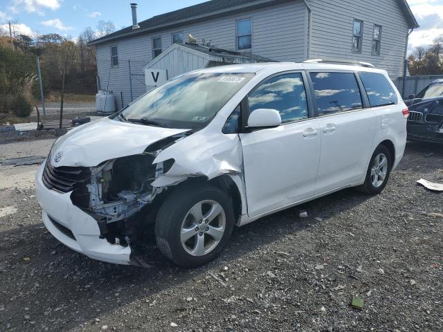 2013 TOYOTA SIENNA LE, 