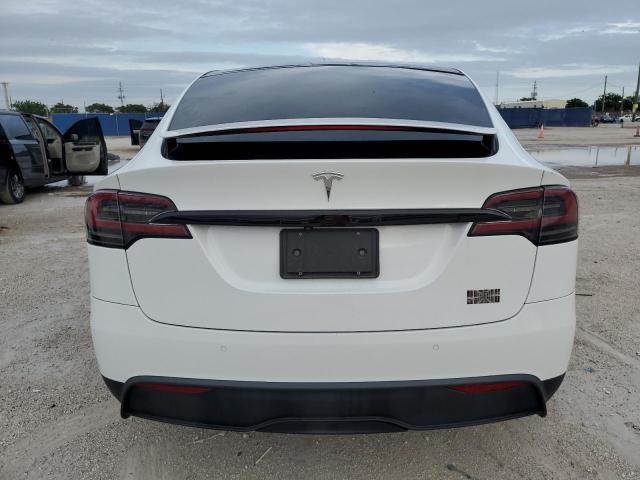 7SAXCBE63NF357327 - 2022 TESLA MODEL X WHITE photo 6