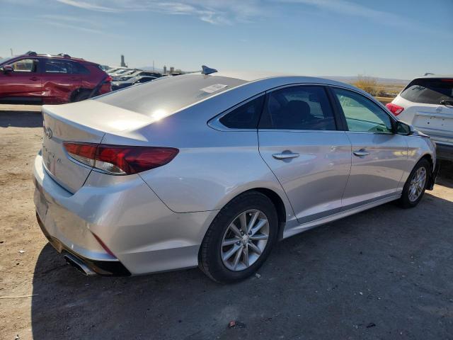 5NPE24AF6JH676869 - 2018 HYUNDAI SONATA SE Gümüş fotoğraf 3