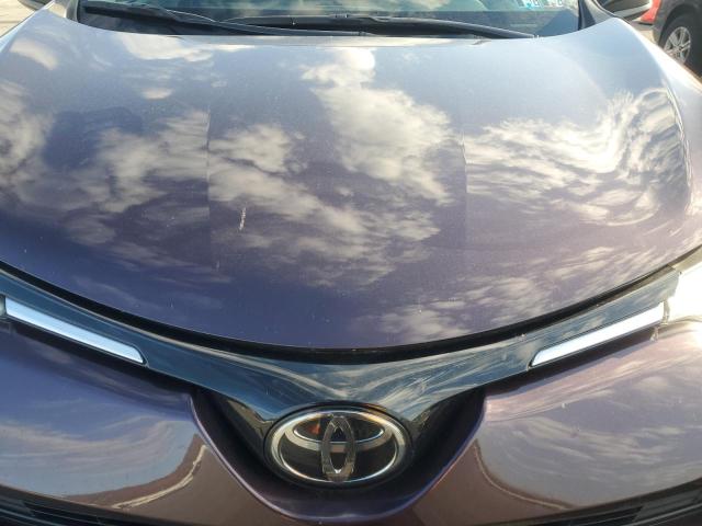 2T3BFREV8JW744829 - 2018 TOYOTA RAV4 LE Lila Foto 11