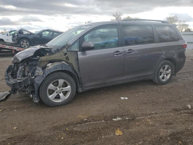 2017 TOYOTA SIENNA LE, 