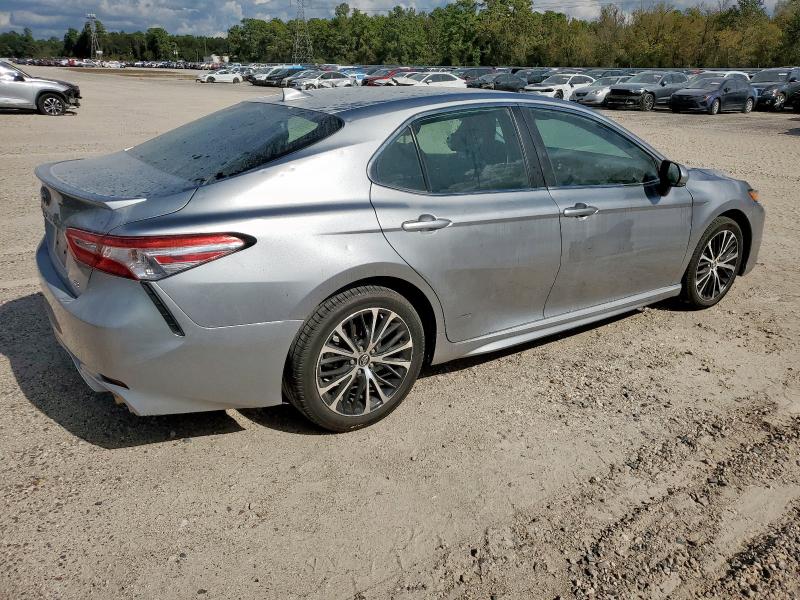 4T1M11AK1LU893910 - 2020 TOYOTA CAMRY SE SILVER photo 3