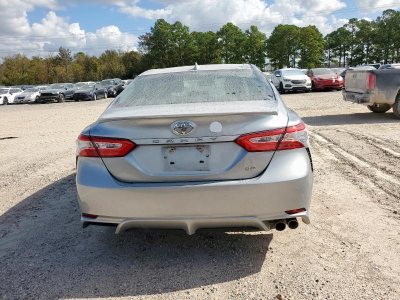 4T1M11AK1LU893910 - 2020 TOYOTA CAMRY SE SILVER photo 6