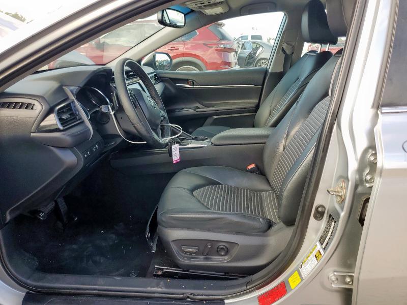 4T1M11AK1LU893910 - 2020 TOYOTA CAMRY SE SILVER photo 7