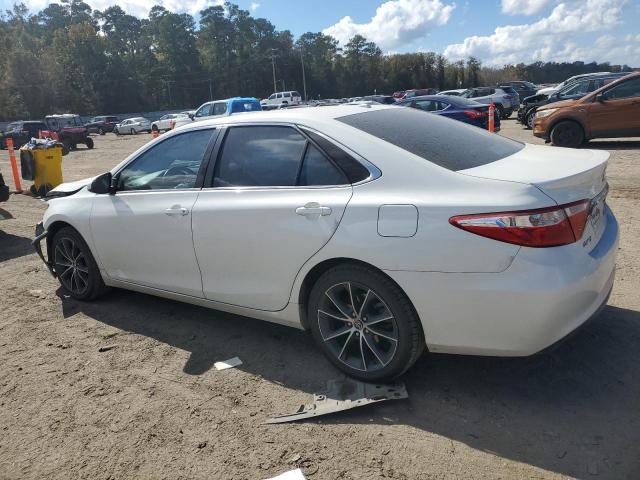 4T1BF1FK2GU133699 - 2016 TOYOTA CAMRY LE WHITE photo 2