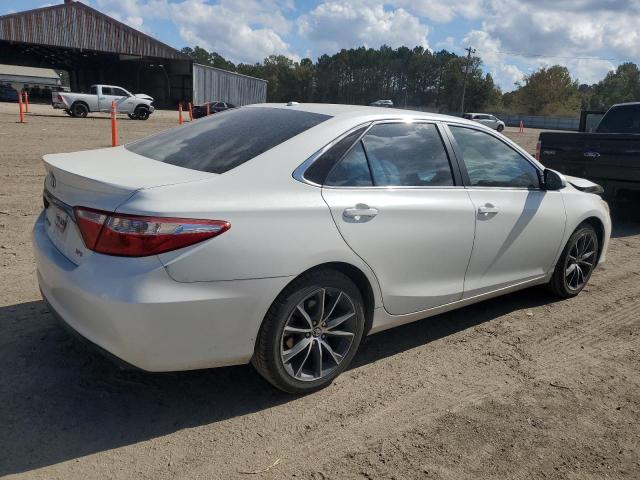 4T1BF1FK2GU133699 - 2016 TOYOTA CAMRY LE WHITE photo 3