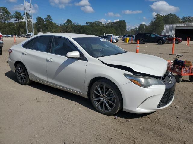 4T1BF1FK2GU133699 - 2016 TOYOTA CAMRY LE WHITE photo 4