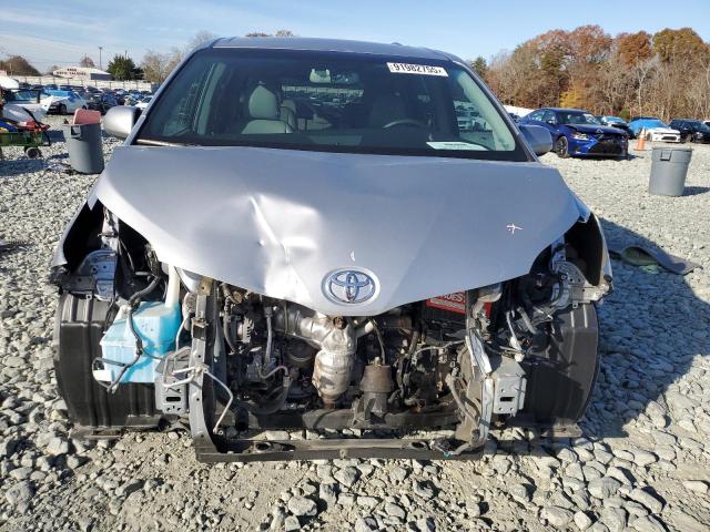5TDYK3DC1GS695955 - 2016 TOYOTA SIENNA XLE ვერცხლისფერი ფოტო 5