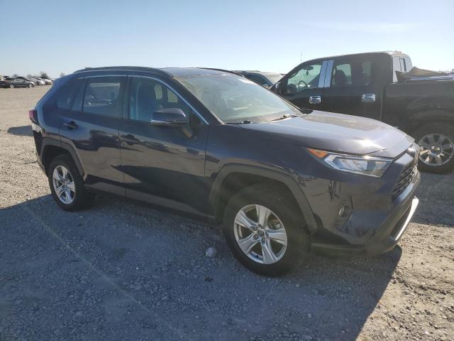 2T3W1RFV5MW143963 - 2021 TOYOTA RAV4 XLE BLUE photo 4