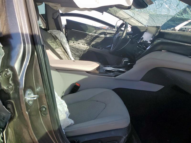 4T1F11AK0PU172329 - 2023 TOYOTA CAMRY XLE 灰色 照片 7