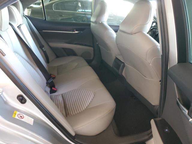 JTNB11HKXJ3051826 - 2018 TOYOTA CAMRY L SILVER photo 10