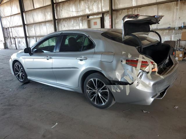 JTNB11HKXJ3051826 - 2018 TOYOTA CAMRY L SILVER photo 2