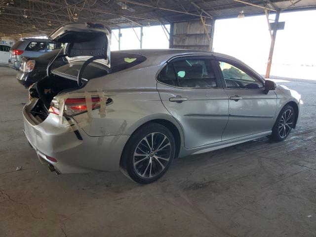 JTNB11HKXJ3051826 - 2018 TOYOTA CAMRY L SILVER photo 3