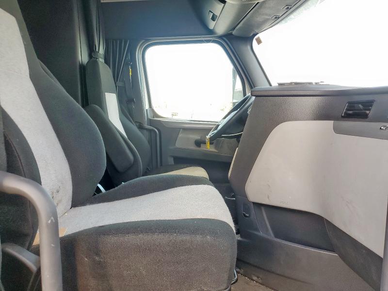 3AKJHHDV8KSKF7628 - 2019 FREIGHTLINER CASCADIA 1 Beyaz fotoğraf 5