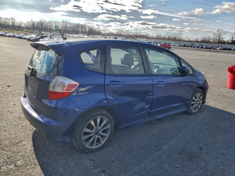 JHMGE8H5XCC014746 - 2012 HONDA FIT SPORT أزرق صورة 3