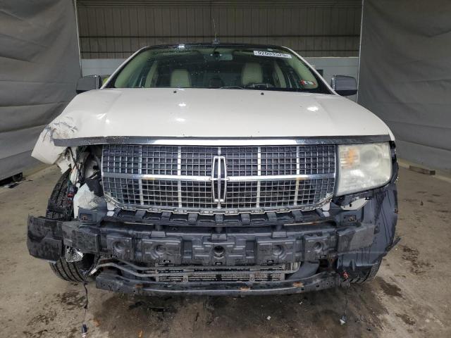 2LMDU88C28BJ37664 - 2008 LINCOLN MKX WHITE photo 5