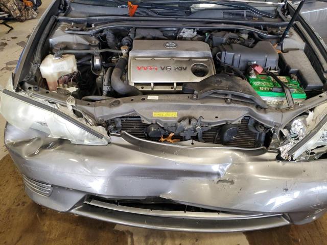4T1BF30K85U602697 - 2005 TOYOTA CAMRY LE Մոխրագույն լուսանկար 11