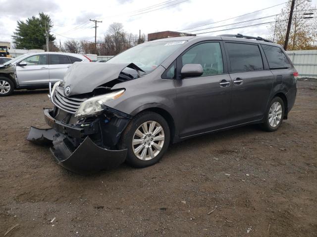 2011 TOYOTA SIENNA XLE, 