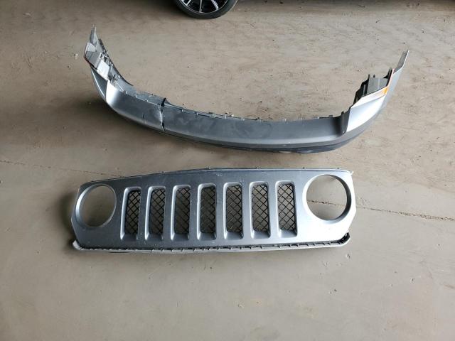 1C4NJPBA6HD137644 - 2017 JEEP PATRIOT SPORT 银色 照片 13