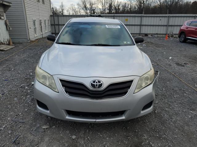 4T1BF3EK3BU162571 - 2011 TOYOTA CAMRY BASE فضي صورة 5