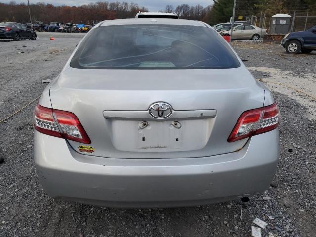 4T1BF3EK3BU162571 - 2011 TOYOTA CAMRY BASE فضي صورة 6