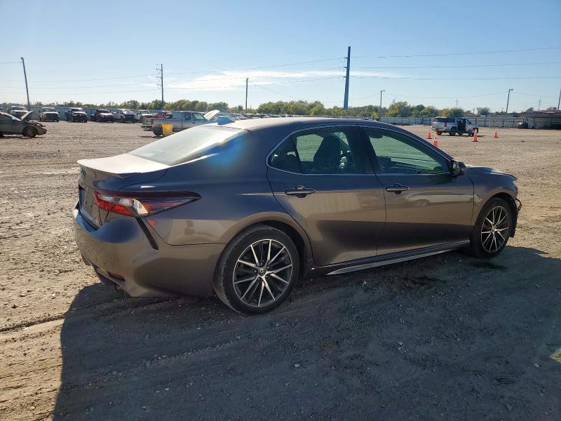 4T1G11AK0MU413760 - 2021 TOYOTA CAMRY SE GRAY photo 3