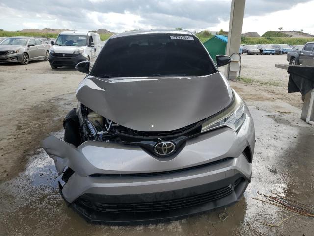 NMTKHMBX3KR097373 - 2019 TOYOTA C-HR XLE Gümüş foto 5