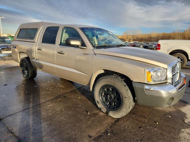 1D7HW48N65S178036 - 2005 DODGE DAKOTA QUAD SLT Marrón foto 4