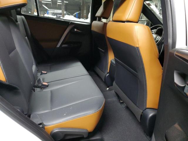 JTMJFREV2HD213886 - 2017 TOYOTA RAV4 SE WHITE photo 11