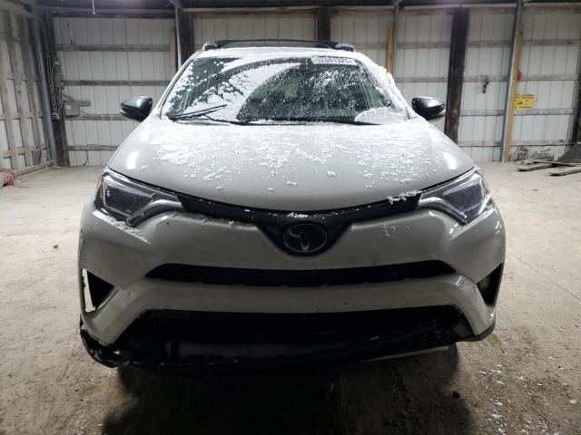 JTMJFREV2HD213886 - 2017 TOYOTA RAV4 SE WHITE photo 5