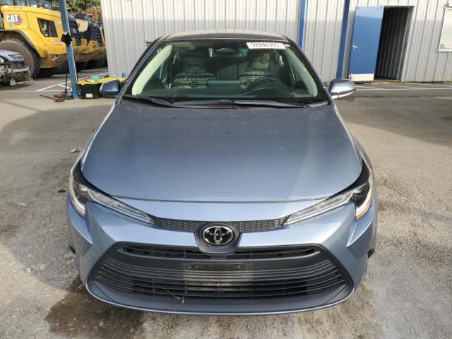 5YFB4MDE4RP105718 - 2024 TOYOTA COROLLA LE Azul foto 5