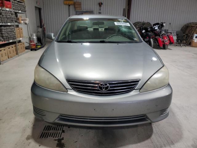 4T1BE30K15U632904 - 2005 TOYOTA CAMRY LE 灰色 照片 5