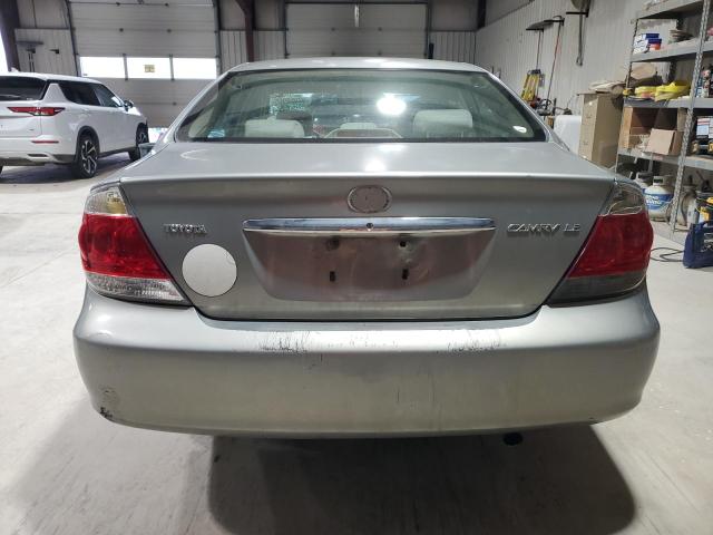 4T1BE30K15U632904 - 2005 TOYOTA CAMRY LE 灰色 照片 6