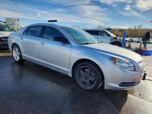 1G1ZG57B094207266 - 2009 CHEVROLET MALIBU LS Silber Foto 4