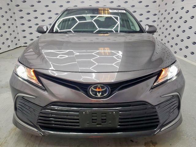 4T1C11AK0RU880084 - 2024 TOYOTA CAMRY LE ნაცრისფერი ფოტო 5