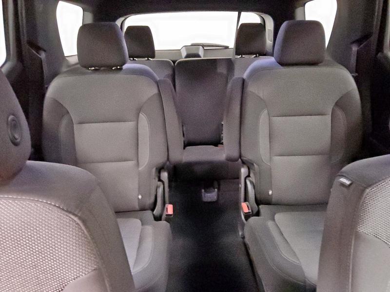 1GNEVMKW4PJ221693 - 2023 CHEVROLET TRAVERSE LT SILVER photo 10