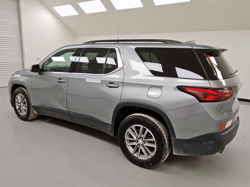 1GNEVMKW4PJ221693 - 2023 CHEVROLET TRAVERSE LT SILVER photo 2