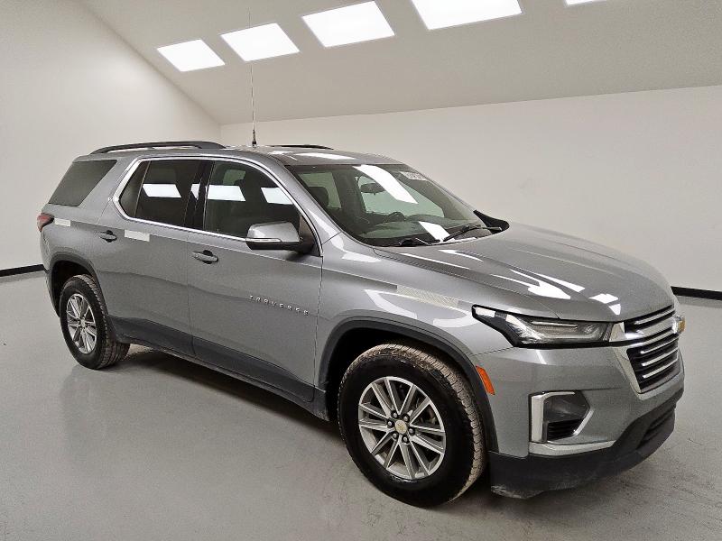 1GNEVMKW4PJ221693 - 2023 CHEVROLET TRAVERSE LT SILVER photo 4