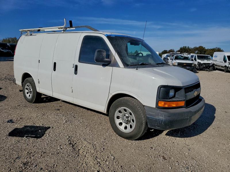 1GCSGAFX1D1129654 - 2013 CHEVROLET EXPRESS G1 Білий фото 4