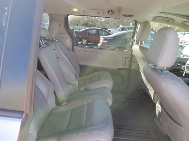 5TDYZ3DC5JS947984 - 2018 TOYOTA SIENNA XLE Gümüş fotoğraf 11