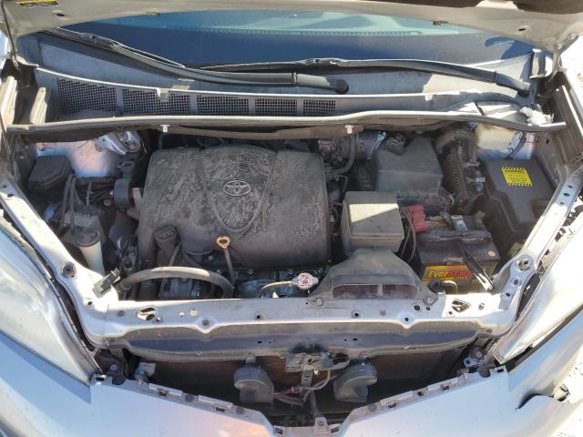 5TDYZ3DC5JS947984 - 2018 TOYOTA SIENNA XLE Gümüş fotoğraf 12