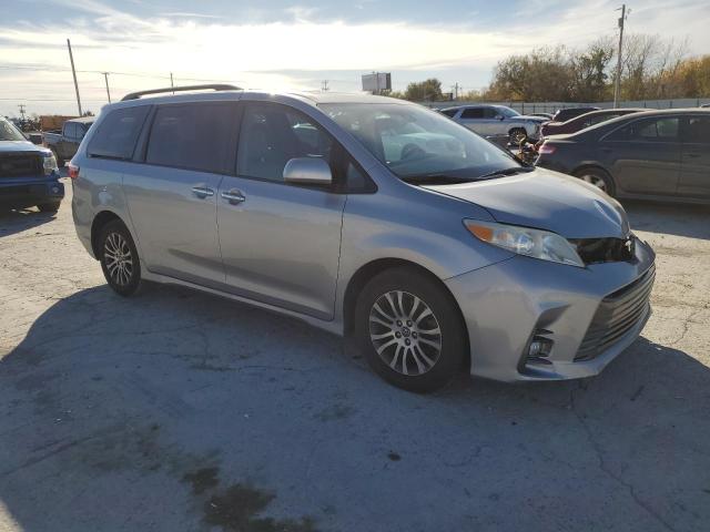 5TDYZ3DC5JS947984 - 2018 TOYOTA SIENNA XLE Gümüş fotoğraf 4