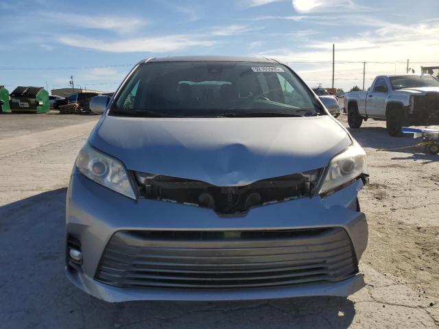 5TDYZ3DC5JS947984 - 2018 TOYOTA SIENNA XLE Gümüş fotoğraf 5